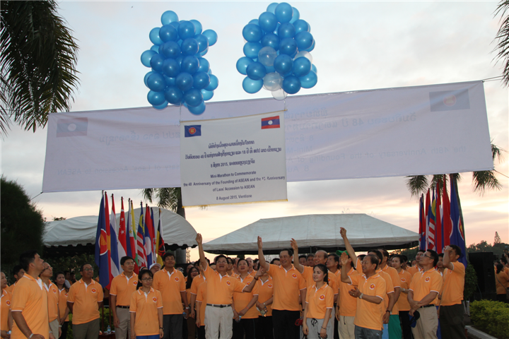 ລາວຈັດຕັ້ງການຍ່າງເພື່ອສະເຫຼີມສະຫຼອງ48ປີແຫ່ງວັນສ້າງຕັ້ງອາຊຽນ